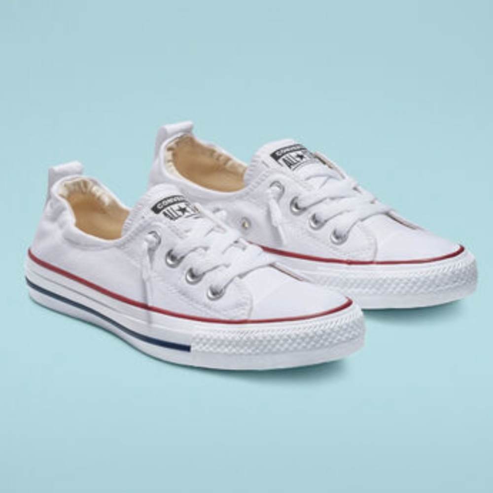 Slip-on Lightweight Chucks with a stretchy back